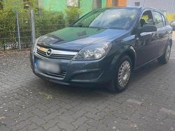 Grau Gebraucht 2009 Opel Astra Limousine | 2.650 € (Fairer Preis)