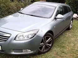 Silber Gebraucht 2011 Opel Insignia Design Edition Kombi | 5.000 € (Teuer)