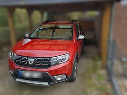 Rot Gebraucht 2018 Dacia Sandero Celebration Kombi | 7.899 €