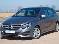 Grau Gebraucht 2016 Mercedes B180 Van / Kleinbus | 18.490 € (Fairer Preis)