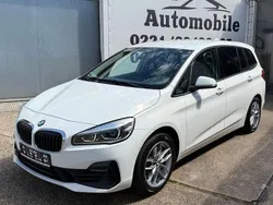 Weiß Gebraucht 2019 BMW 220 Gran Tourer Sport Line Van / Kleinbus | 15.990 € (Superpreis)