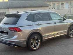 Grau Gebraucht 2020 VW Tiguan Allspace R-line SUV | 34.100 € (Fairer Preis)