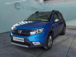 Blau Gebraucht 2020 Dacia Sandero Stepway Kleinwagen | 13.399 € (Etwas zu teuer)