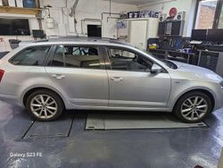 Silber Gebraucht 2016 Skoda Octavia Joy Kombi | 5.600 € (Guter Preis)