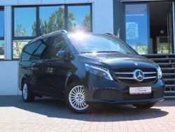 Obsidianschwarz metallic Gebraucht 2024 Mercedes V220 Van / Kleinbus | 54.900 € (Guter Preis)