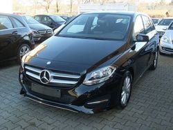 Schwarz Gebraucht 2015 Mercedes B180 Style Van / Kleinbus | 14.990 € (Guter Preis)