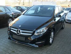 Schwarz Gebraucht 2015 Mercedes B180 Style Van / Kleinbus | 16.990 € (Fairer Preis)