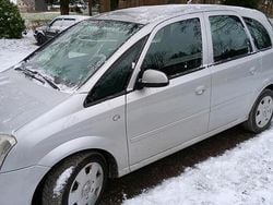 Silber Gebraucht 2006 Opel Meriva Van / Kleinbus | 2.600 € (Etwas zu teuer)