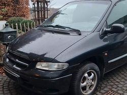 Schwarz Gebraucht 2000 Chrysler Voyager Van / Kleinbus | 1.100 €