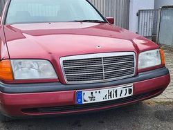 Rot Gebraucht 1994 Mercedes C180 Classic Limousine | 2.400 €