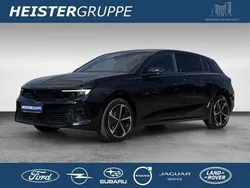 Schwarz (karbon schwarz (metallic)) Gebraucht 2024 Opel Astra Ultimate Limousine | 24.890 € (Fairer Preis)