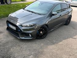 Grau Gebraucht 2017 Ford Focus RS Limousine | 25.000 €