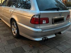 Silber Gebraucht 2002 BMW 530 Kombi | 1.500 €
