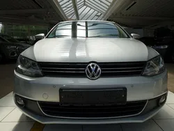 Silber Gebraucht 2013 VW Jetta Life Limousine | 7.990 € (Fairer Preis)