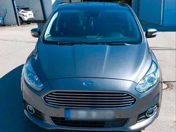 Grau Gebraucht 2019 Ford S-MAX S Van / Kleinbus | 11.500 € (Fairer Preis)