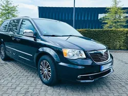 Schwarz Gebraucht 2015 Lancia Voyager Platinum Van / Kleinbus | 18.990 € (Teuer)