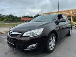 Braun Gebraucht 2011 Opel Astra Selection Kombi | 5.990 € (Etwas zu teuer)
