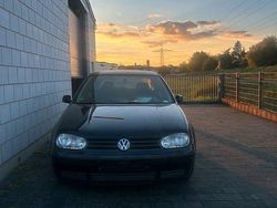 Schwarz Gebraucht 2002 VW Golf IV Basis Limousine | 1.000 € (Fairer Preis)