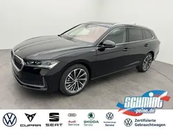 Black metallic Gebraucht 2024 Skoda Superb LAURIN & KLEMENT Kombi | 47.400 € (Teuer)