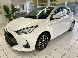 Super white 2 Gebraucht 2021 Toyota Yaris Hybrid Club Kleinwagen | 15.890 € (Guter Preis)