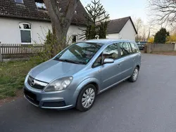 Grau Gebraucht 2005 Opel Zafira Van / Kleinbus | 1.499 € (Fairer Preis)