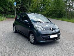 Grau Gebraucht 2006 Peugeot 107 Filou Kleinwagen | 2.999 € (Teuer)