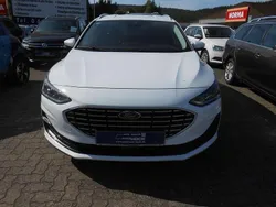 Weiß Gebraucht 2023 Ford Focus ST-Line Kombi | 20.900 € (Guter Preis)