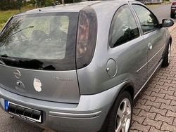 Grau Gebraucht 2005 Opel Corsa Edition Limousine | 2.000 € (Guter Preis)