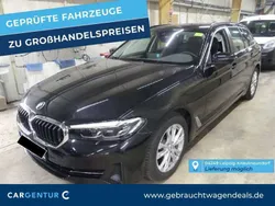 Black sapphire (metallic) Gebraucht 2022 BMW 520 Kombi | 30.990 € (Guter Preis)