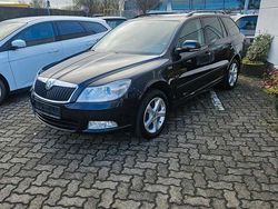 Schwarz Gebraucht 2012 Skoda Octavia Kombi | 8.390 € (Guter Preis)