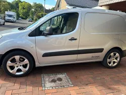 Silber Gebraucht 2014 Citroën Berlingo SELECTION Van / Kleinbus | 5.950 € (Fairer Preis)