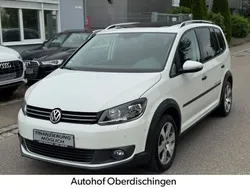 Weiß Gebraucht 2010 VW Touran Cross Van / Kleinbus | 8.490 € (Etwas zu teuer)