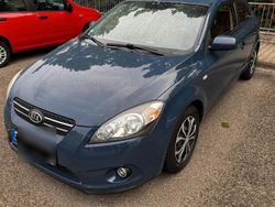 Blau Gebraucht 2010 Kia Ceed Kleinwagen | 2.200 € (Fairer Preis)