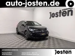 Schwarz (deep black perleffekt (schwarz)) Gebraucht 2024 VW Taigo R-line SUV | 27.990 € (Fairer Preis)