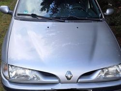Silber Gebraucht 1998 Renault Mégane Limousine | 600 € (Guter Preis)