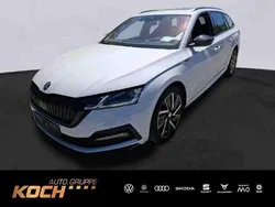 Moonweiss metallic Gebraucht 2022 Skoda Octavia SportLine Kombi | 28.630 € (Teuer)