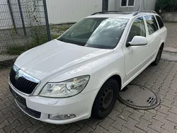 Weiß Gebraucht 2011 Skoda Octavia Elegance Kombi | 3.700 € (Guter Preis)