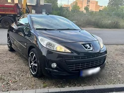 Schwarz Gebraucht 2010 Peugeot 207 CC Roland Garros Cabrio | 5.680 € (Teuer)