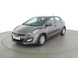 Grau Gebraucht 2015 Hyundai i30 Classic Limousine | 9.450 € (Fairer Preis)