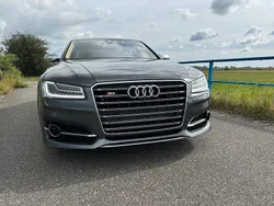 Grau Gebraucht 2013 Audi S8 Limousine | 33.900 € (Fairer Preis)