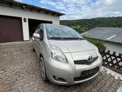 Beige Gebraucht 2009 Toyota Yaris Limousine | 2.500 € (Fairer Preis)