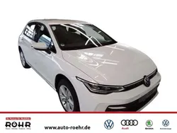 Pure white Gebraucht 2024 VW Golf VIII Life Limousine | 26.460 € (Guter Preis)