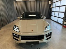 Grau Gebraucht 2024 Porsche Cayenne Turbo E-Hybrid SUV | 148.750 €