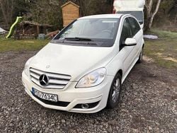 Weiß Gebraucht 2011 Mercedes B180 Van / Kleinbus | 2.800 € (Guter Preis)