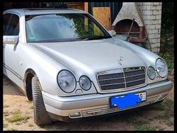 Grau Gebraucht 1995 Mercedes E230 Elegance Limousine | 6.100 €