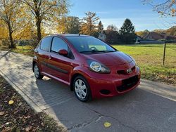 Rot Gebraucht 2011 Toyota Aygo Kleinwagen | 4.700 € (Fairer Preis)