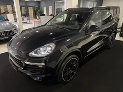 Tiefschwarzmetallic Gebraucht 2016 Porsche Cayenne SUV | 35.990 € (Teuer)