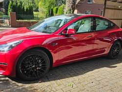 Rot Gebraucht 2022 Tesla Model 3 Limousine | 39.999 €
