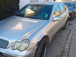 Silber Gebraucht 2001 Mercedes C200 Limousine | 1.250 €