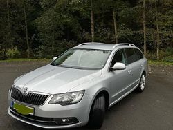 Silber Gebraucht 2014 Skoda Superb Kombi | 9.000 € (Guter Preis)